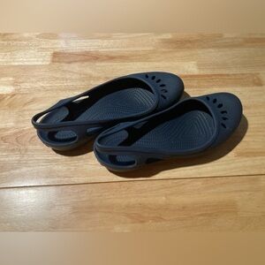 Crocs Blue slip on shoes in excellent condition in size 10. See pictures